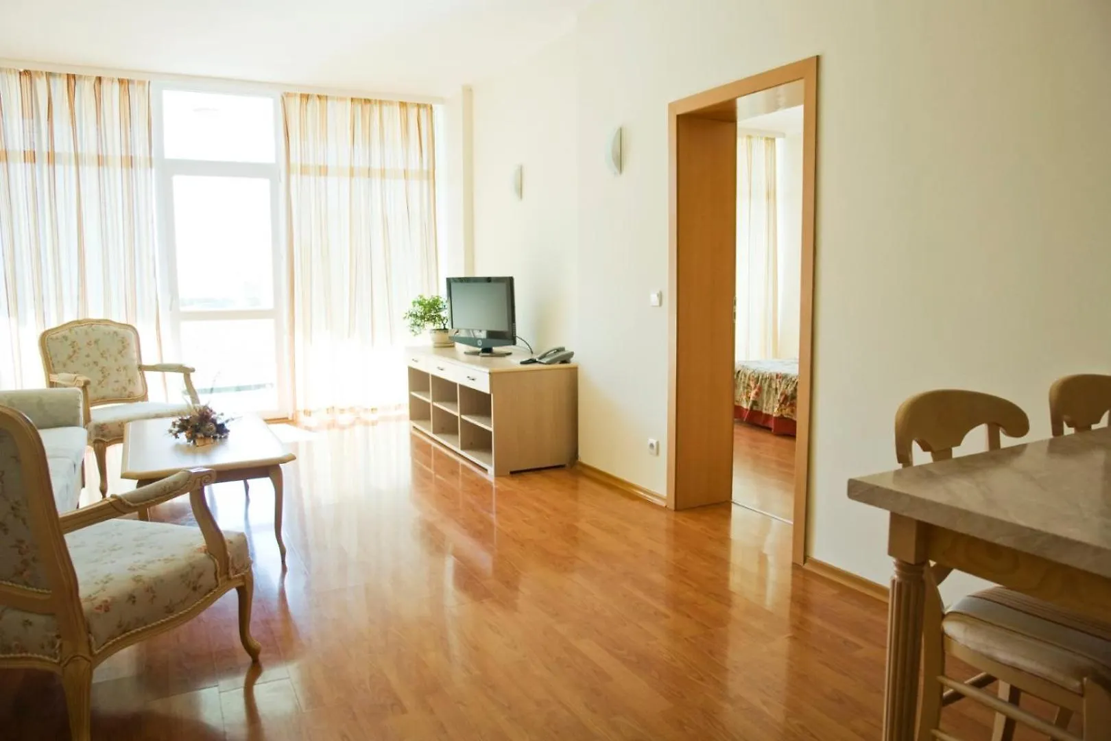 Grand Hotel Nirvana Sluneční pobřeží 4*,